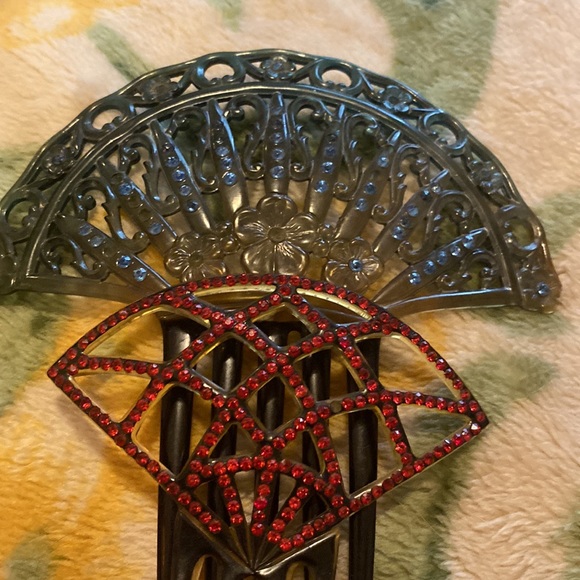 Two antique hair combs (VA) main image 6